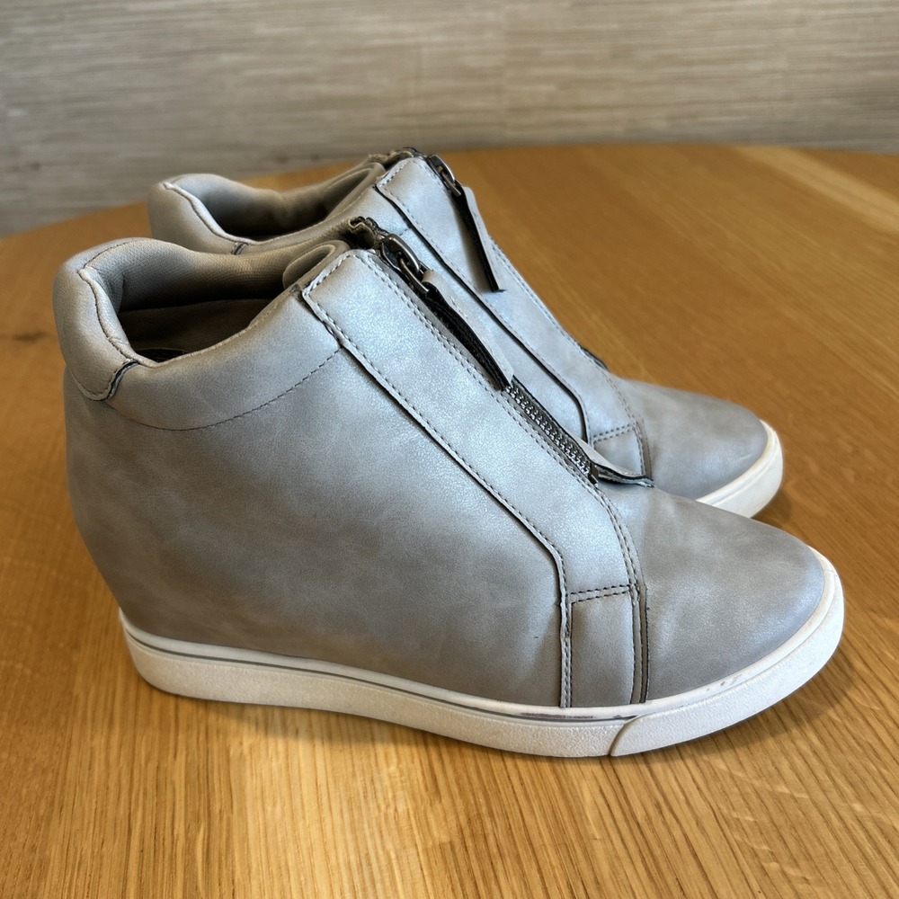 Maurices Gray Fashion Wedge Sneaker Hidden Heel Size 8 Pullon Zip Closure